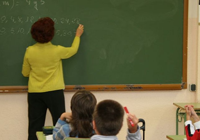 UGT EXIGE LA REVERSIÓN DE LOS RECORTES – UGT reclama que la jornada lectiva sea normativa básica. UGT EXIGE LA REVERSIÓN DE LOS RECORTES – UGT reclama que la jornada lectiva sea normativa básica.