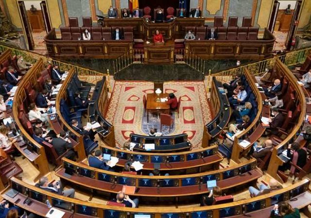 UGT apoya la tramitación de la LOMLOE, un primer paso para abordar una reforma en profundidad del sistema educativo UGT apoya la tramitación de la LOMLOE, un primer paso para abordar una reforma en profundidad del sistema educativo